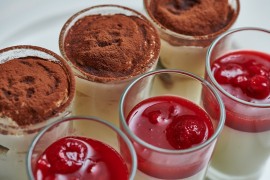 Baileys Tiramisu & Panna cotta s malinami a malinovou omáčkou