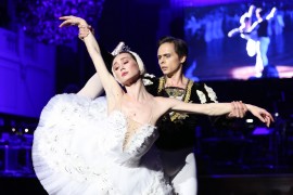 Druhé baletní vystoupení ikonický duet “Bílé Adagio” – vrchol 2. dějství “Labutího jezera” odtančili první sólisté Baletu SND Olga Chelpanova a Konstantin Korotkov